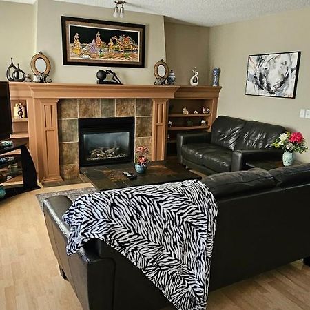 Spacious Comfortable Air-Conditioned. Near Airport! 卡加利 外观 照片