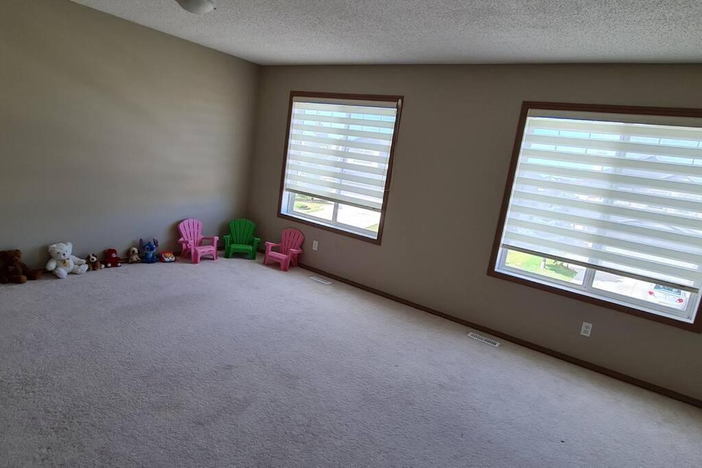 Spacious Comfortable Air-Conditioned. Near Airport! 卡加利 外观 照片