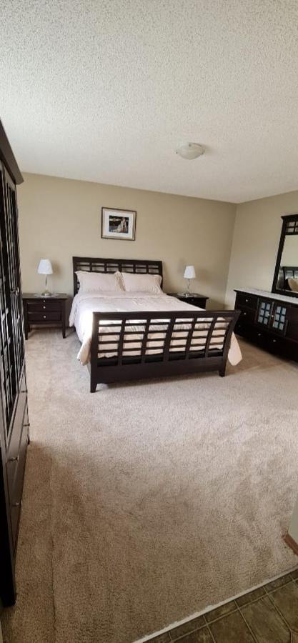 Spacious Comfortable Air-Conditioned. Near Airport! 卡加利 外观 照片