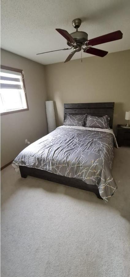 Spacious Comfortable Air-Conditioned. Near Airport! 卡加利 外观 照片