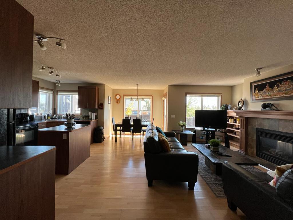Spacious Comfortable Air-Conditioned. Near Airport! 卡加利 外观 照片